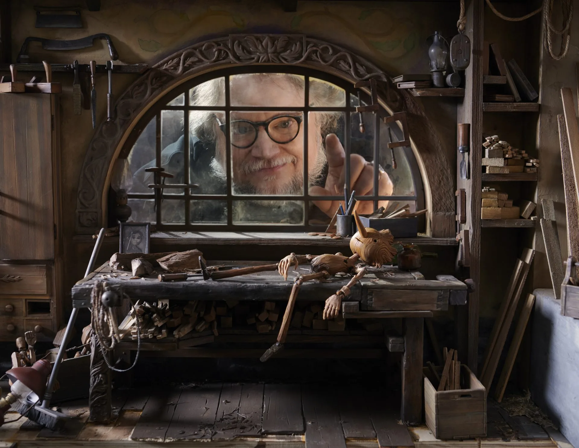 Guillermo Del Toro behind the scenes of Pinocchio