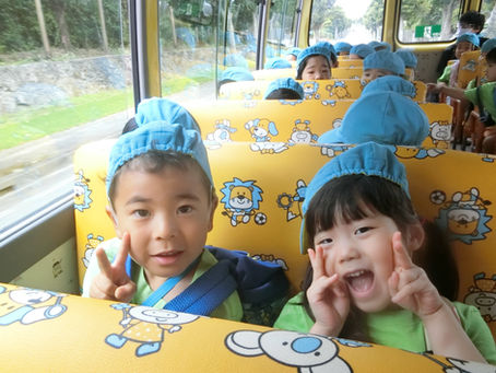 4月14日(水)バスでお出かけに
行ってきました~つき組
そら組は公園にレッツゴー!