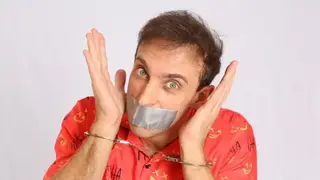 Leo Lins reage à condenação de 8 anos por piadas polêmicas