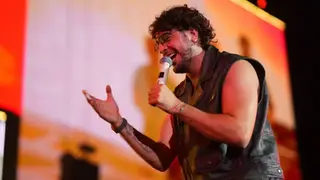 Após revelar que será pai, Nattan recebe presente inusitado de fã