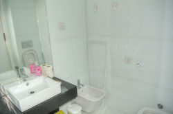 bathroom masterbedroom