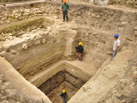 STARTLING DISCOVERY: ARCHAEOLOGIST HELPS TO UNCOVER HIDDEN NEIGHBORHOOD IN ANCIENT MAYA CITY