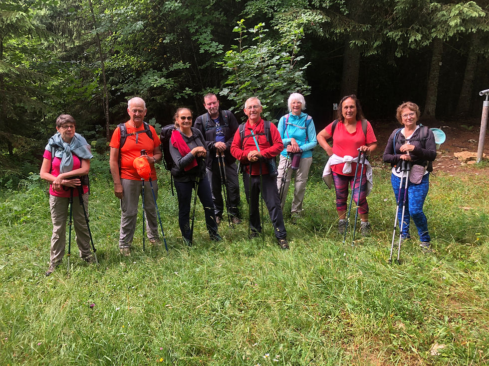 106 Le groupe et son animateur aux Croisettes