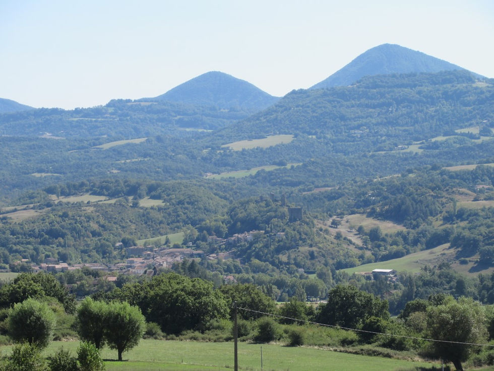 11 Bourdeaux au pied des montagnes
