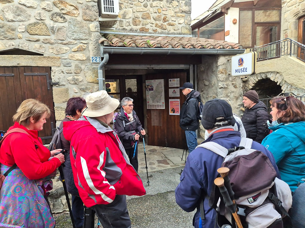 4A 04 devant le musée