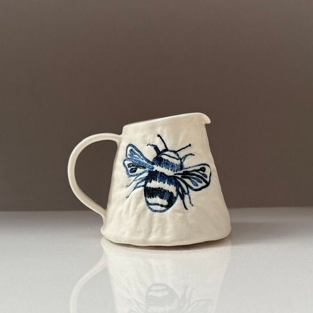 Thumbnail: Two bees jug