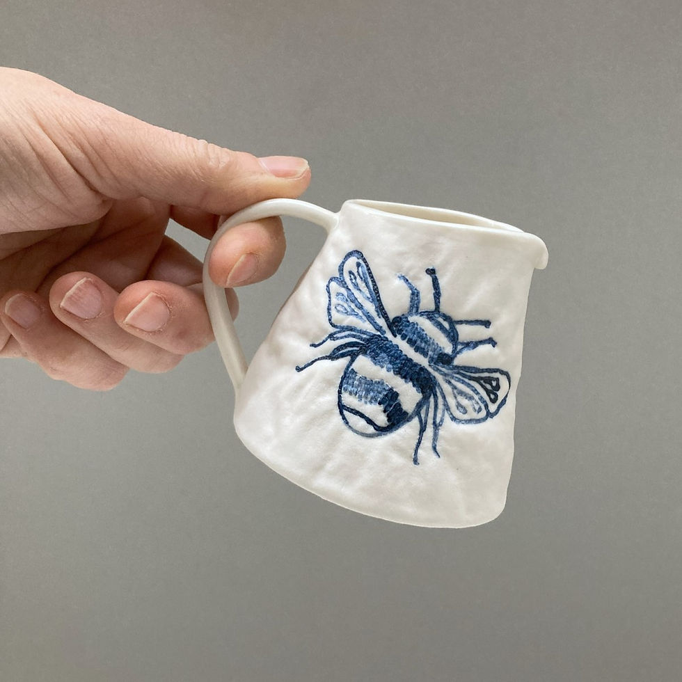 Thumbnail: Two bees flying jug