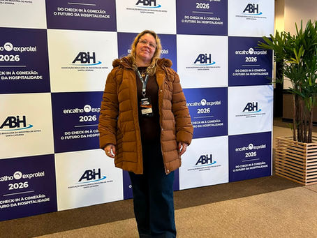 Participação em eventos do turismo, 3º ANCAGESTUR e ENCATHO & EXPROTEL, com profissionais reunidos para networking e troca de experiências.