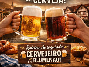 Caminhada cervejeira no Centro de Blumenau com paradas em cervejarias artesanais e arquitetura histórica ao fundo.
