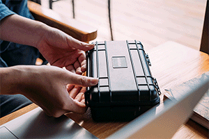 攝影師與 Vidafun V06 隨行防水氣密盒