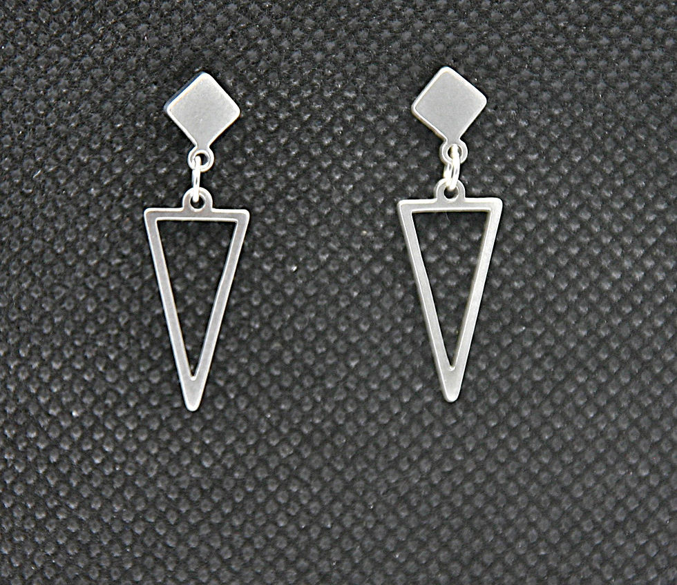 Thumbnail: Suspended Triangle Oorbellen zilverkleur