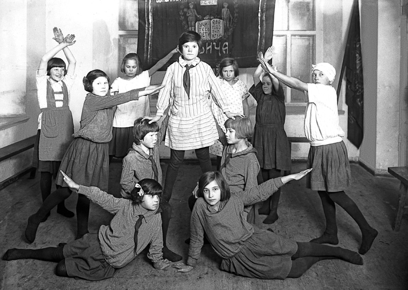 Cidade infantil. Círculo de educação física, 1932. Autor: Michael Smodor.