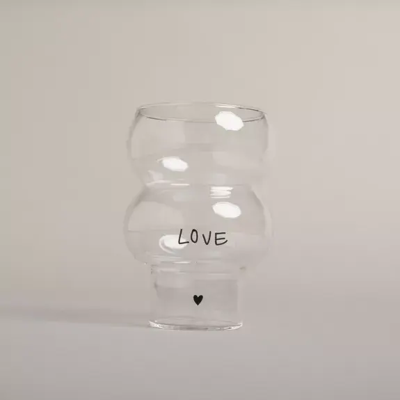 Miniature : Craquez pour notre verre double bulle Love, qui fera battre tous les cœurs plus vite grâce à son design élégant et ludique