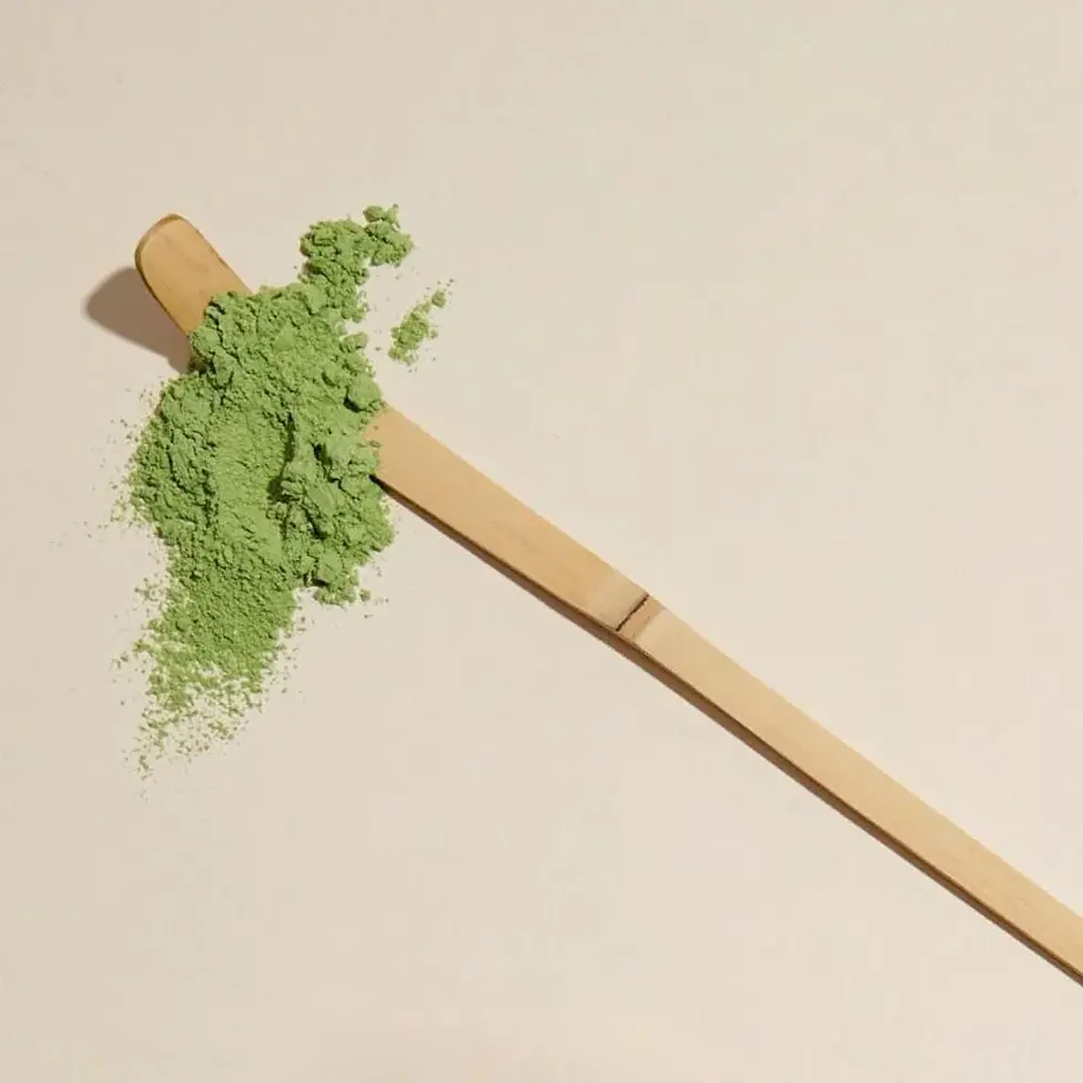 Cette cuillère en bambou toute en longueur et finesse permet de prélever et de doser facilement la quantité nécessaire de thé