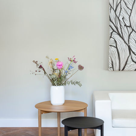 Beistelltisch Tonda in Eiche und Esche schwarz, Massivholz