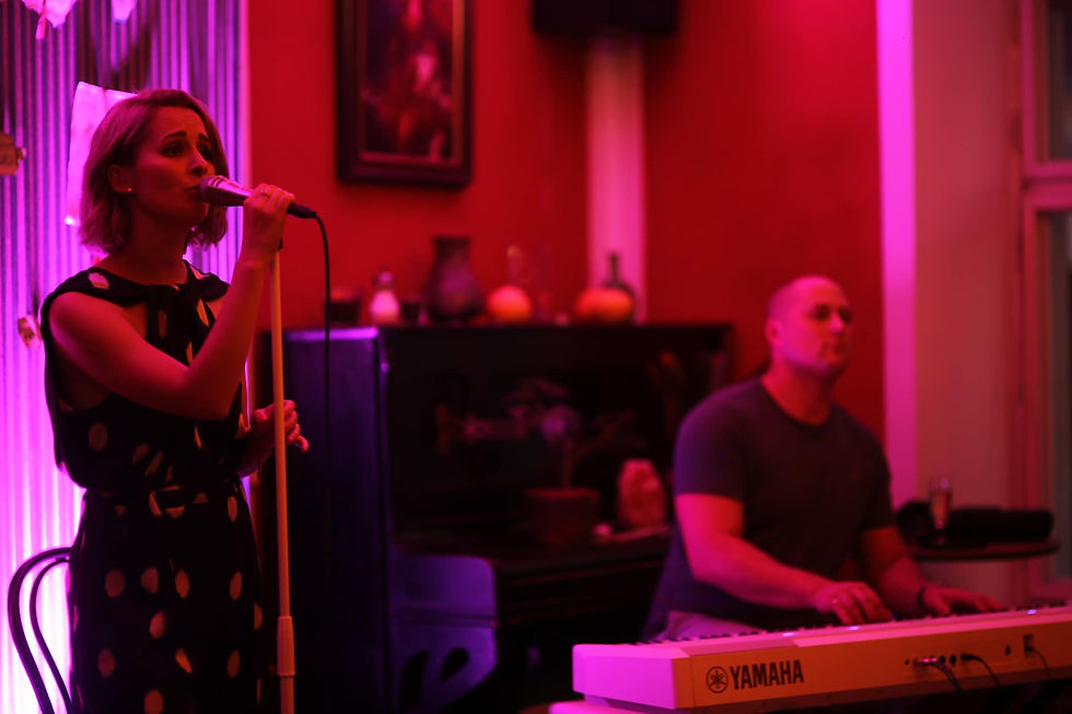 GLOW v kavárně POTMĚ