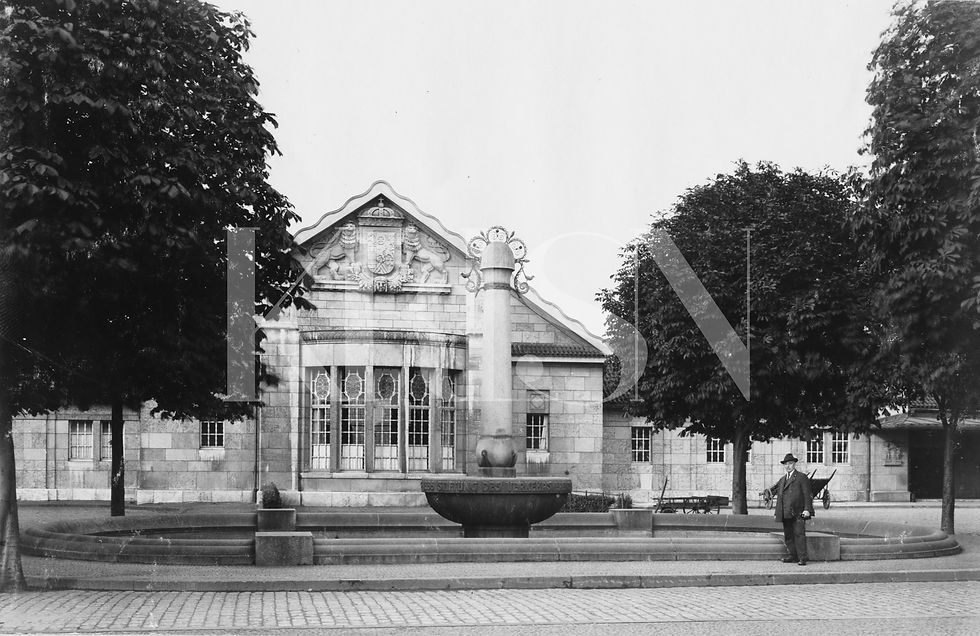 Fürstenbahnhof Darmstadt historisch 1912 Fürstenbrunnen Fürstenplatz · Stadtarchiv Darmstadt · KARLSON DI SCIASCIO® Gastronomie Denkmalschutz