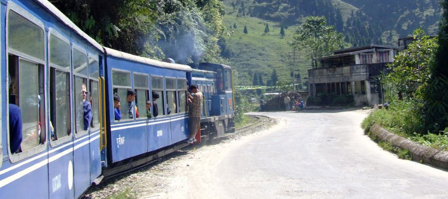 Magical Toy Train Rides in Ooty & Darjeeling Hills