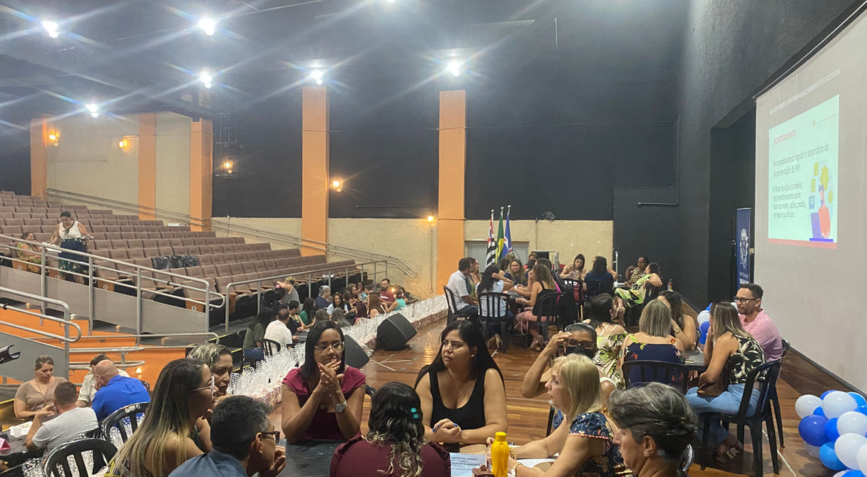 Grupos compostos por territórios educativos discutem o Plano de Ação. Itanhaém, 2022..jpeg