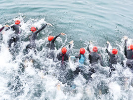 How to deal with crowds in open water swimming