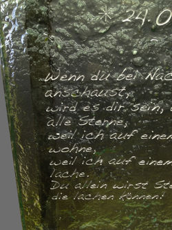 Individueller Grabstein aus Glas