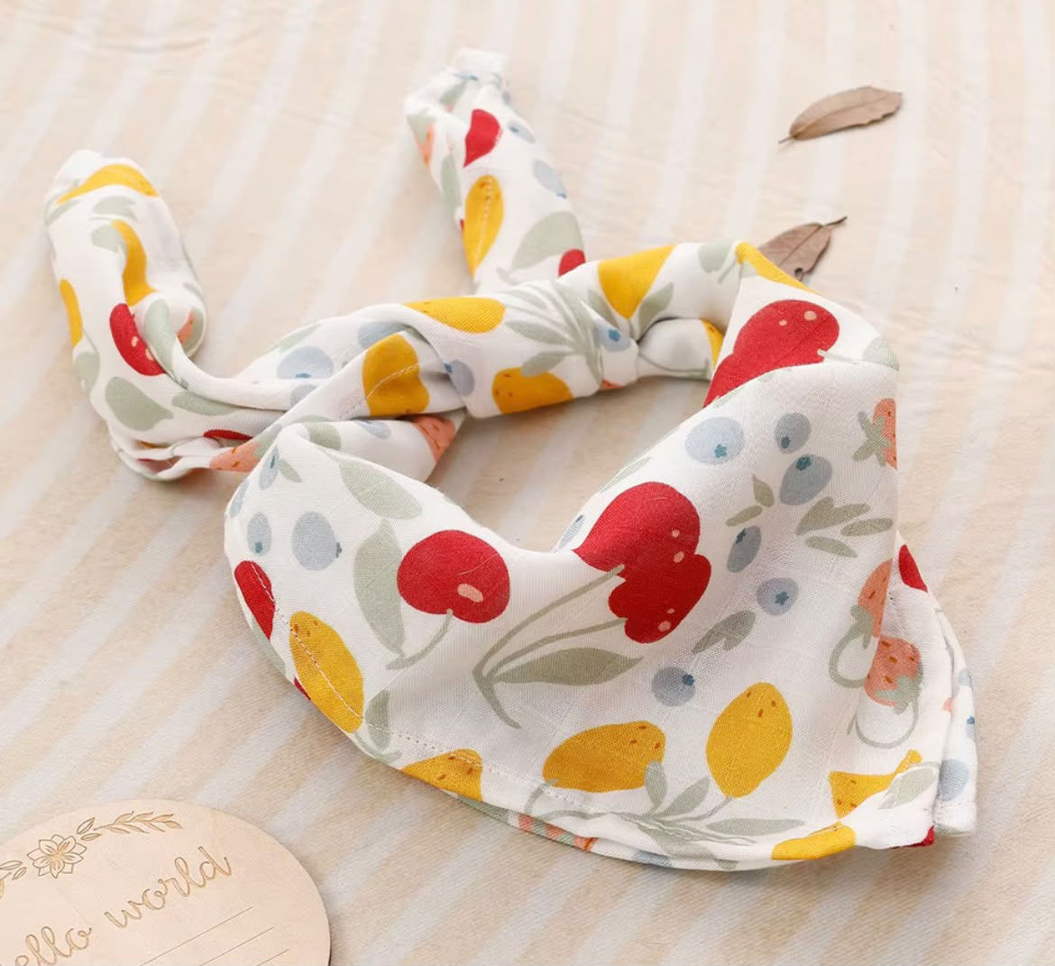 Fralda de Ombro Frutas Coloridas - Musselina Fibra de Bambu — 55x55cm