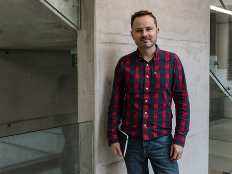 Stanislav Štěpáník | Proměňuje výuku českého jazyka v živý prostor pro komunikaci, kritické myšlení a porozumění síle slova