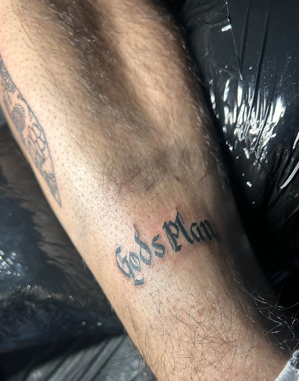 Ein Tattoo in Schwarz Weiß