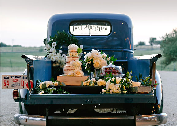 Antique truck wedding cake