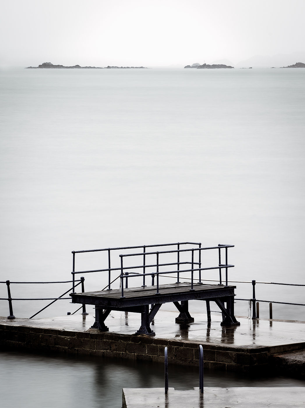 Z635935 - The Ole Vallette Diving Board, Guernsey
