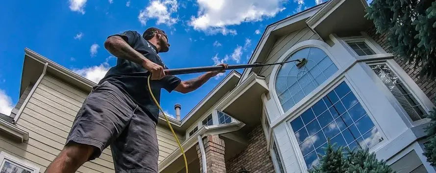 WindowCleaning_outsidehome.webp