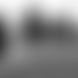 Mentaltrainer mit einem Profisportler auf dem Fußballplatz