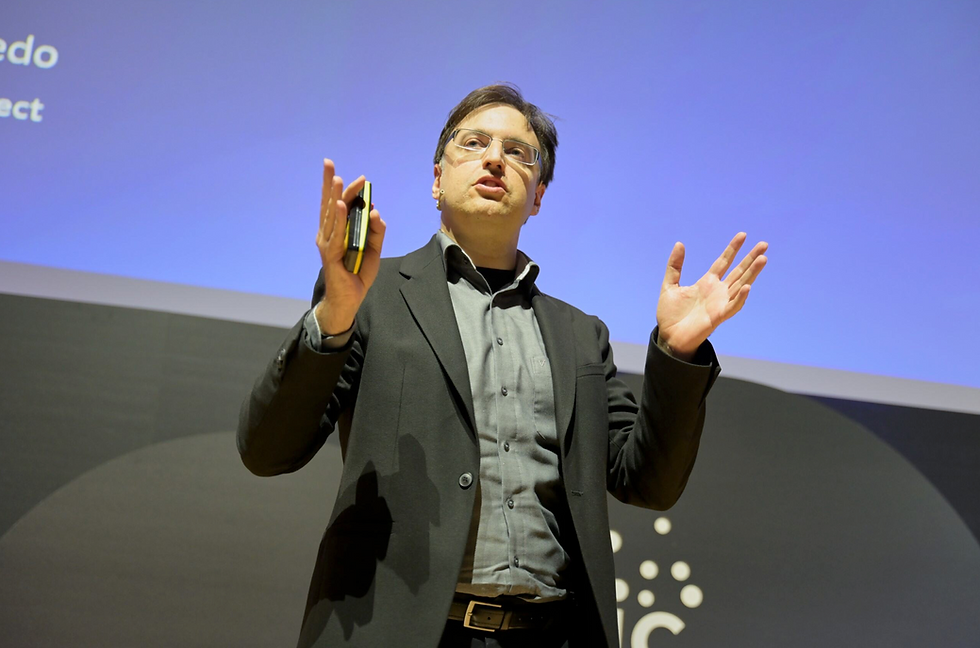 De pedir un café a una máquina de 8 bits a los agentes que ejecutan objetivos: AWS explica el salto que lo cambia todo