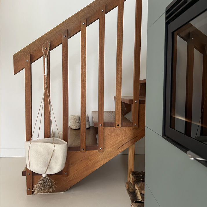 Rénovation maison Nantes extension décoration décorer décoratrice d'intérieur agencer designer d'intérieur meuble sur mesure rangement sur mesure bibliothèque sur mesure