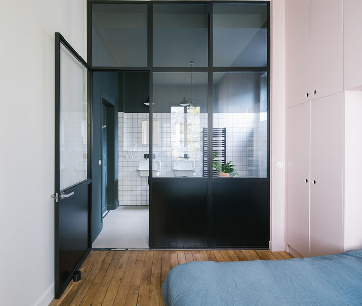 Rénovation maison Nantes extension décoration décorer décoratrice d'intérieur agencer designer d'intérieur meuble sur mesure rangement sur mesure bibliothèque sur mesure verrière