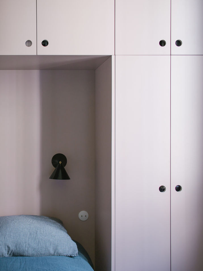 Rénovation maison Nantes extension décoration décorer décoratrice d'intérieur agencer designer d'intérieur meuble sur mesure rangement sur mesure bibliothèque sur mesure