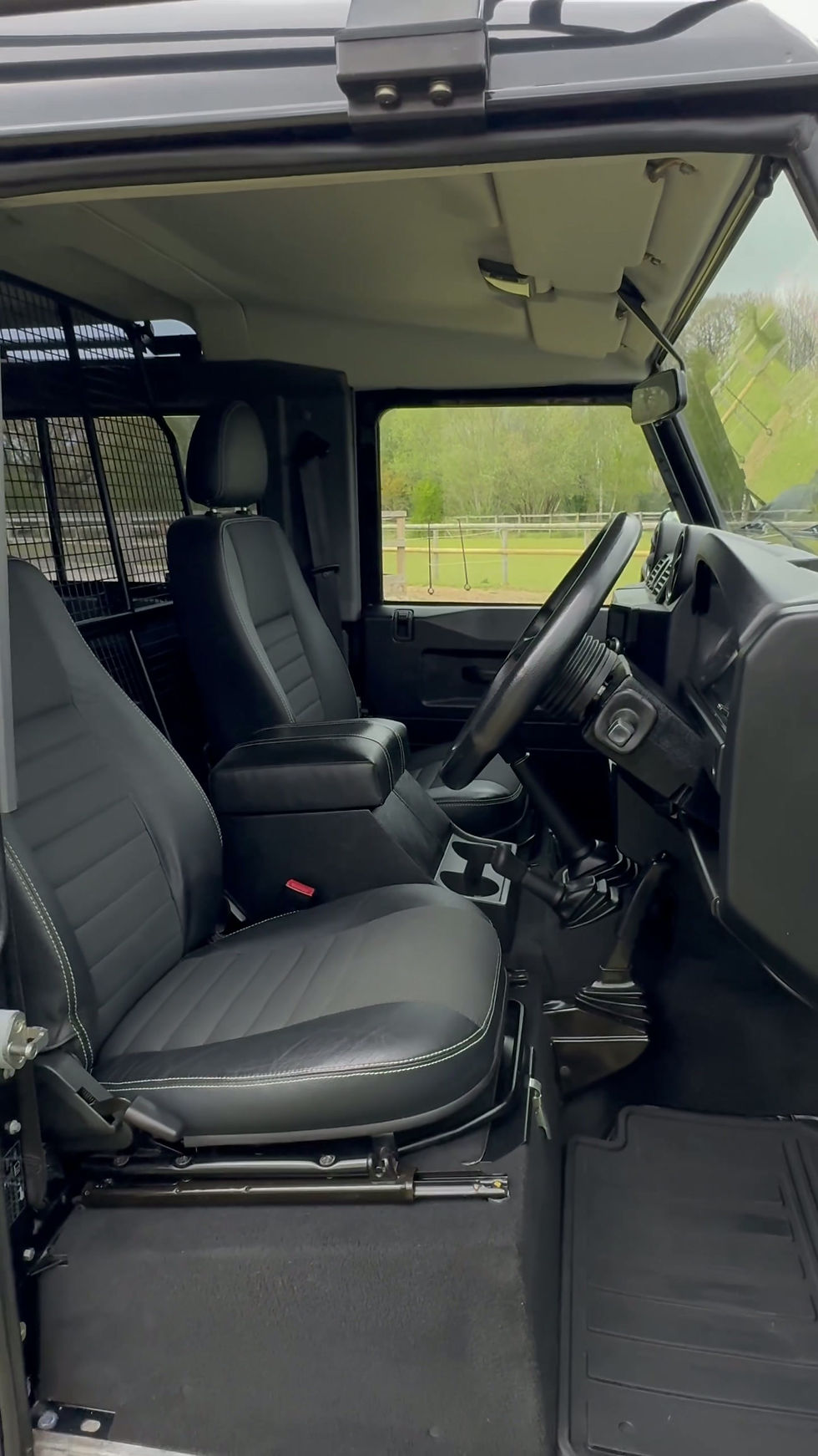 Thumbnail: Land Rover Defender 90 2.4 TDCi XS