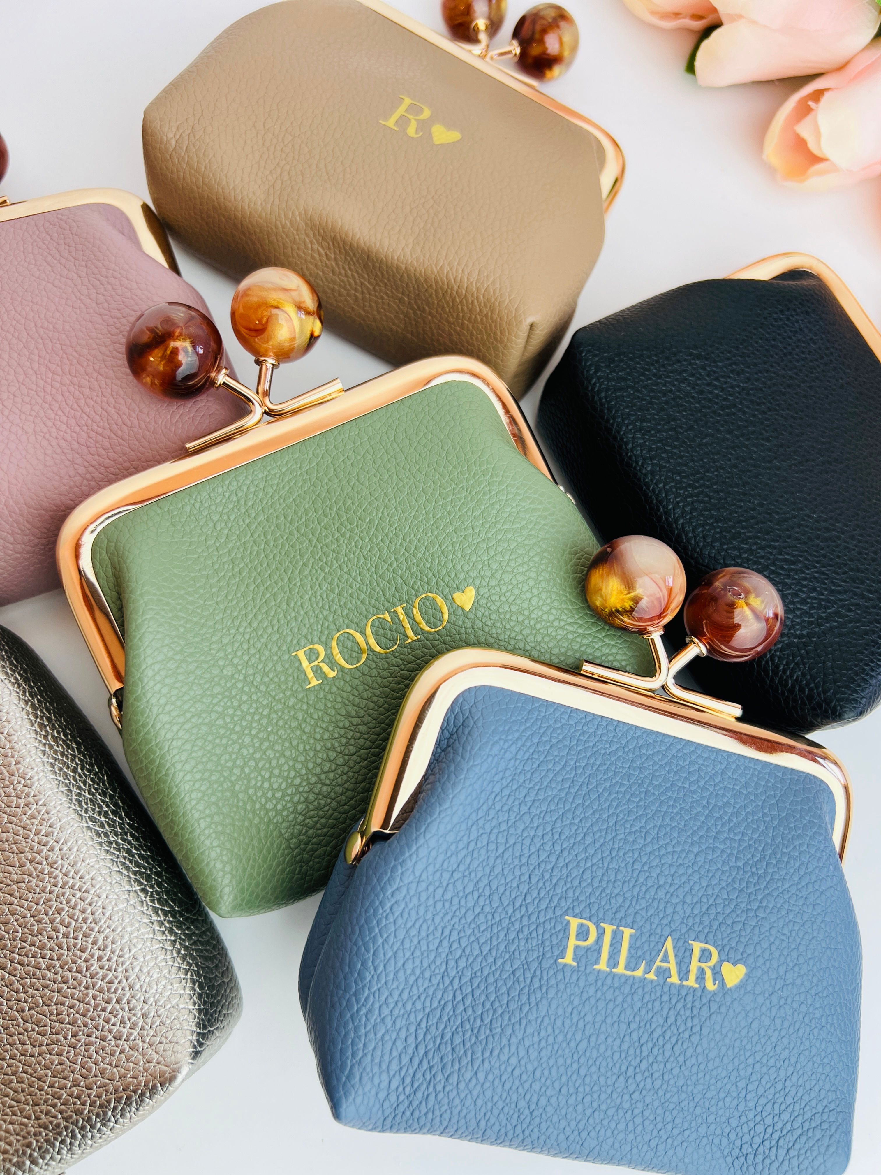 PRETTY CAREY · Monedero