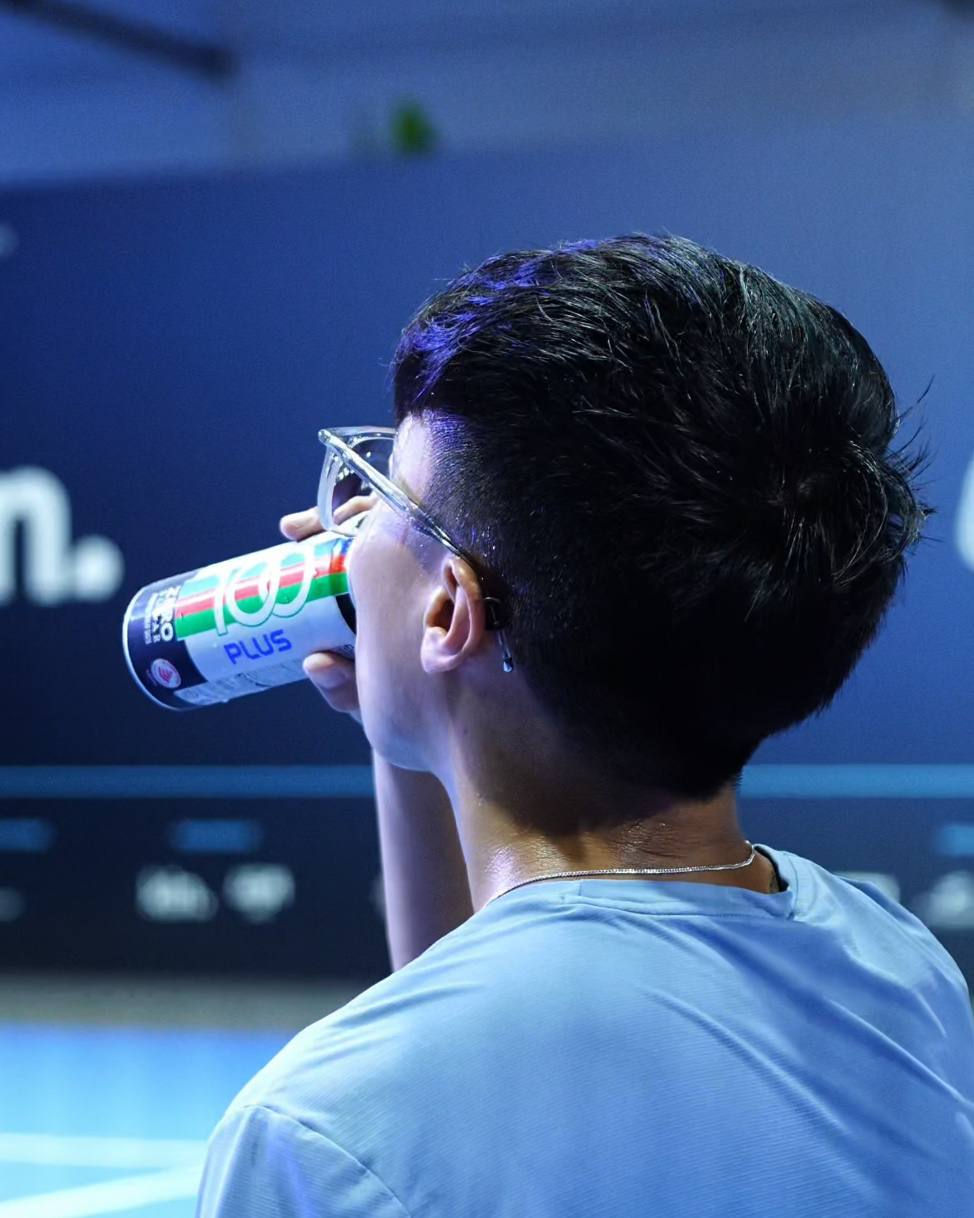 Ryan Ng takes a hydration break in the midst of his qualifiers. PHOTO: SPORTPLUS.SG / ISIS ANG