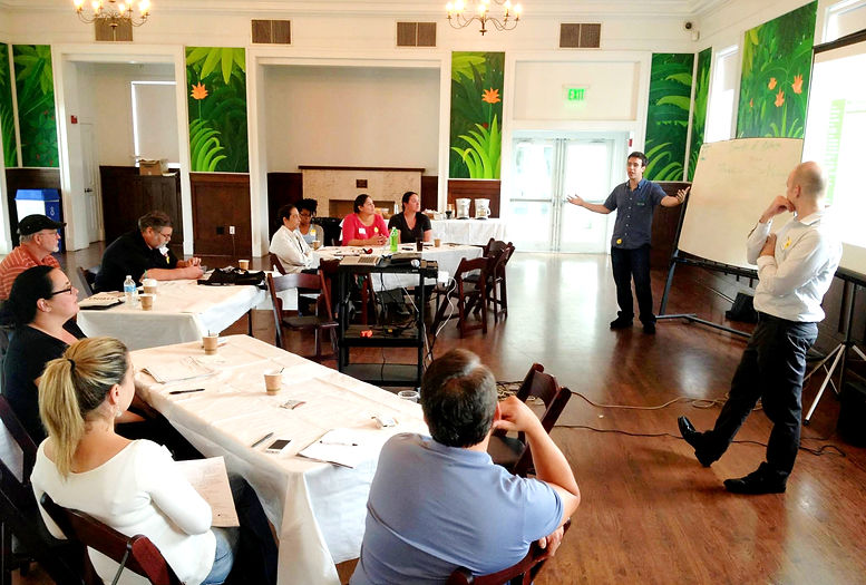 Rafael Piccolotto de Lima presenting a lecture for music educators during an educational workshop in Miami