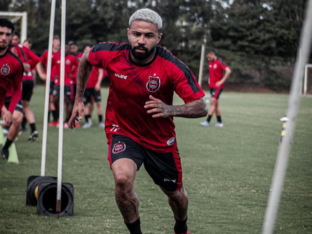 Brasil rescinde contrato com Douglas Santos após briga