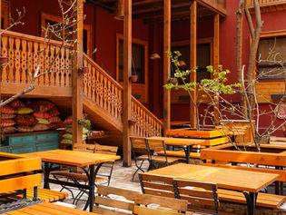 VOSTAN RESTAURANT ПРИВЛЕКАЕТ КАК СВОЕЙ АРХИТЕКТУРОЙ, ТАК И КУХНЕЙ