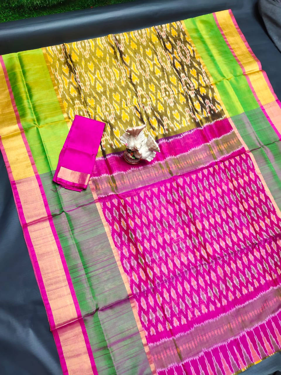 Pochampally Ikkat Pattu Saree With Big Border In Uppada Sarees By ROYSHUB