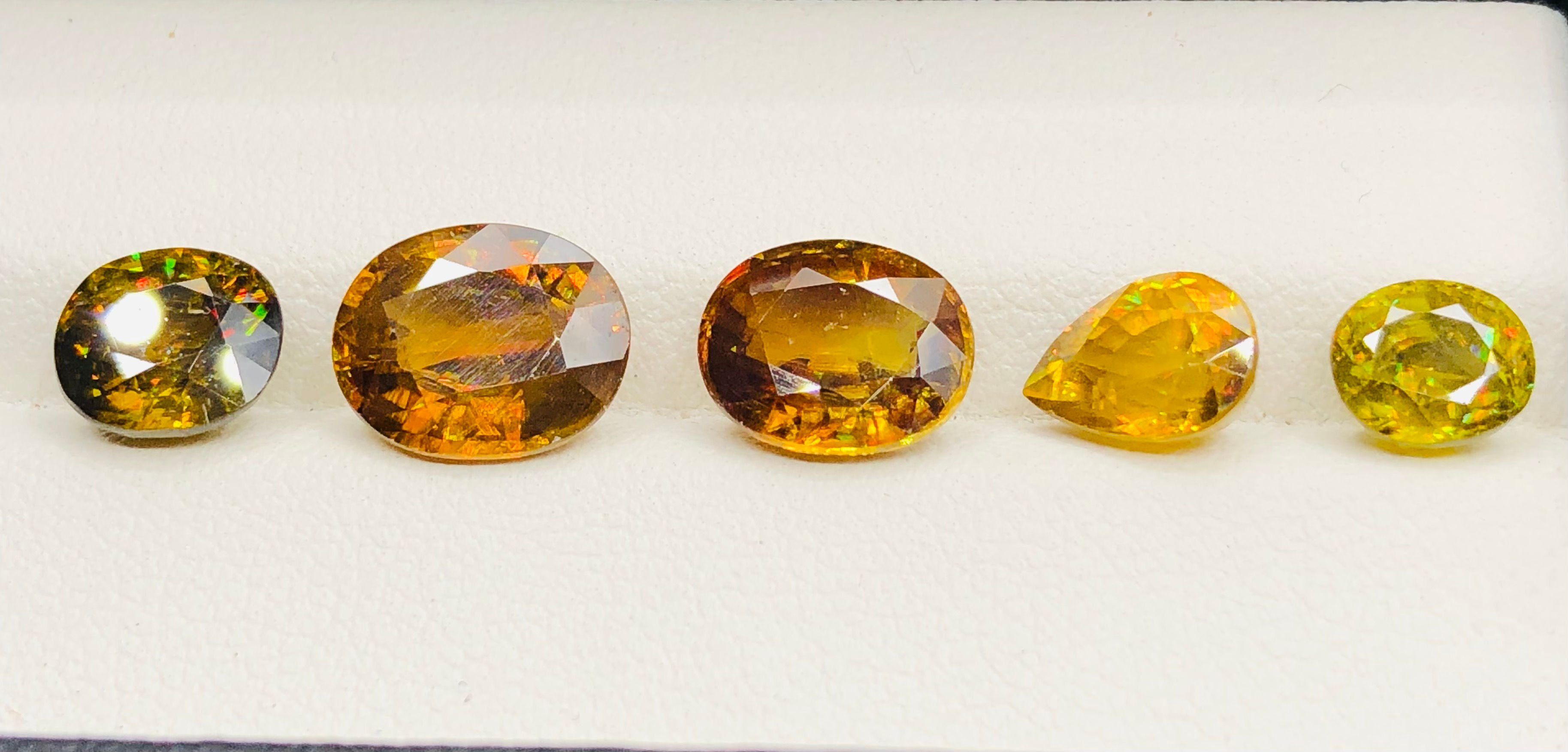 11.80 Crt Natural Chrome Sphene Lot Faceted Gemstone
