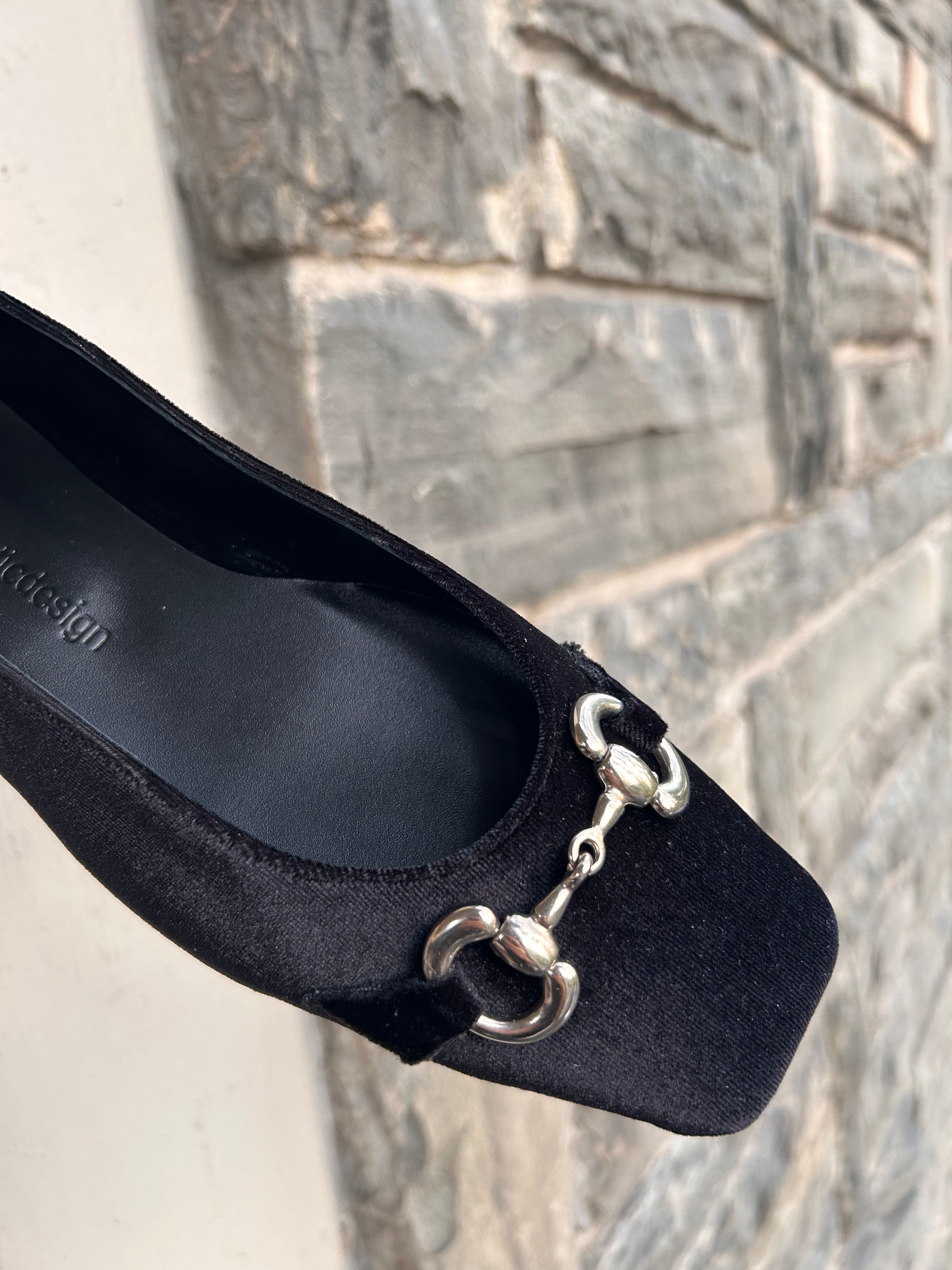 Ballerine velluto nero morsetto argento 