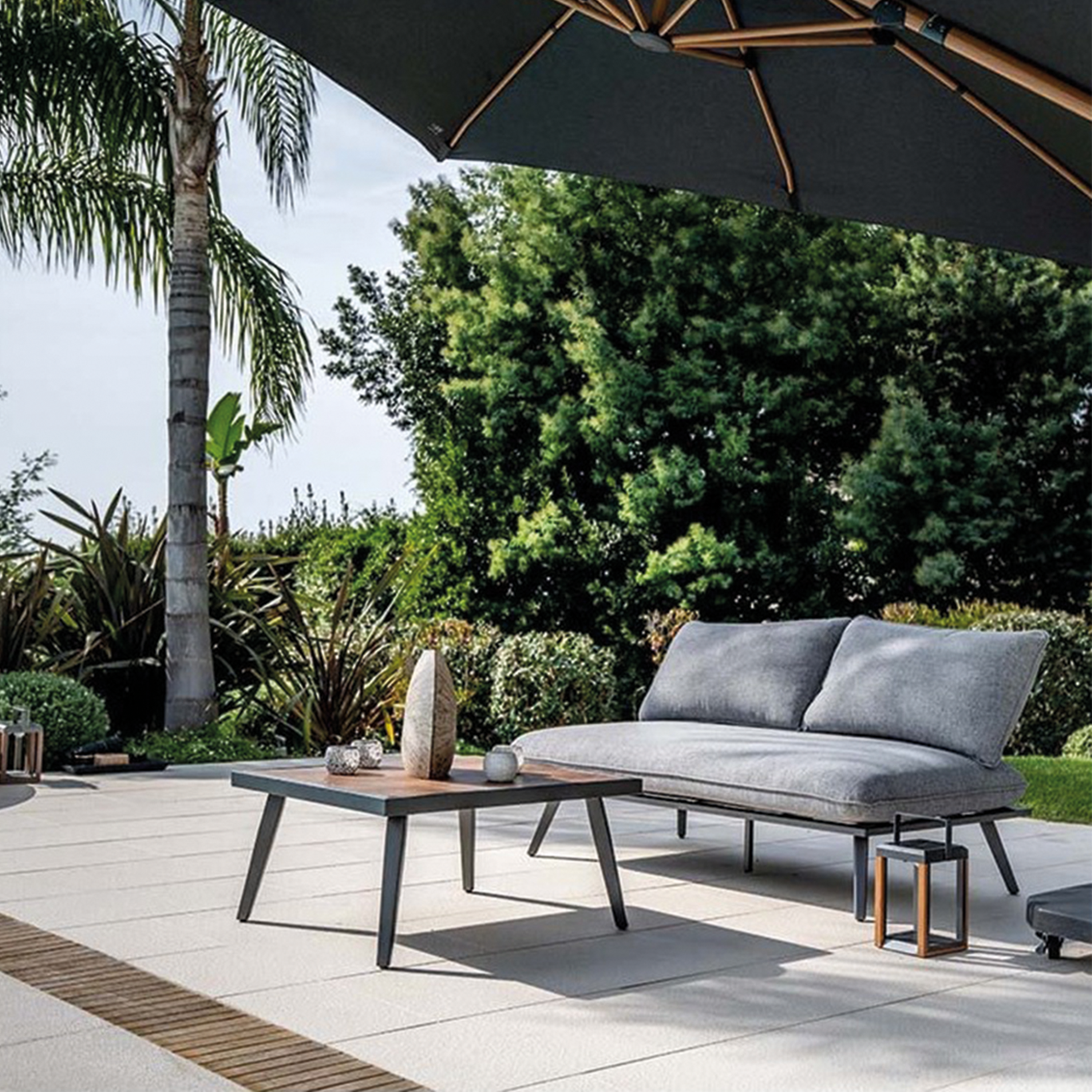 ENSEMBLE CANAPÉ ET TABLE 'ANTAO' MWH®