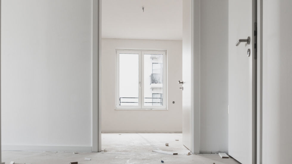 Aufnahme aus dem Flur von montierten Zimmerfenstern, durch die Firma Sephastian Bau.