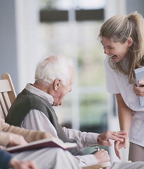 Les personnes âgées Socialiser