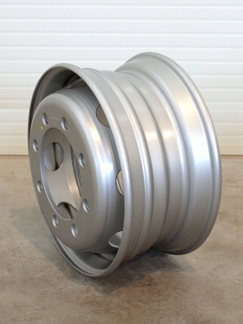 Stålfälg 8.25×19.5 modell LT2706 för tunga lastbilar