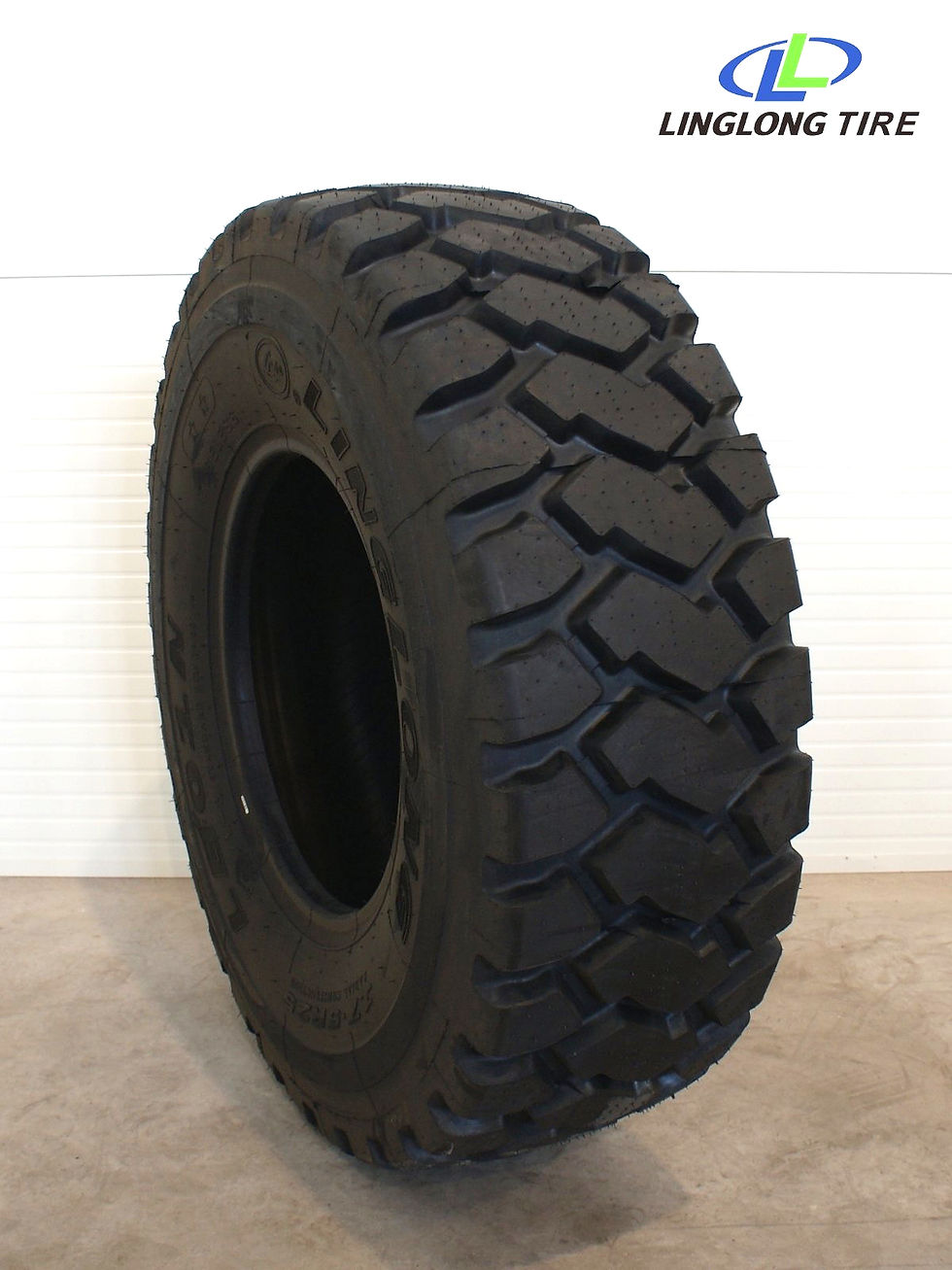 17.5R25 LB01N entreprenaddäck – komplett däckbild framifrån.